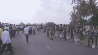 Photo of चक्काजामसाठी पंचगंगा पुलावर स्वाभिमानीचे कार्यकर्ते दाखल