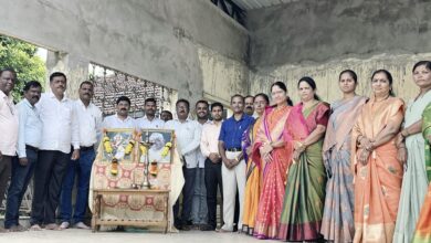 Photo of गुरूपौर्णिमेनिमित्त विद्यार्थ्यांकडून गुरुजनांचा भावनिक सत्कार – आझाद विद्यालय व पुतळामाता कन्या शाळा, कासेगाव येथे कार्यक्रम
